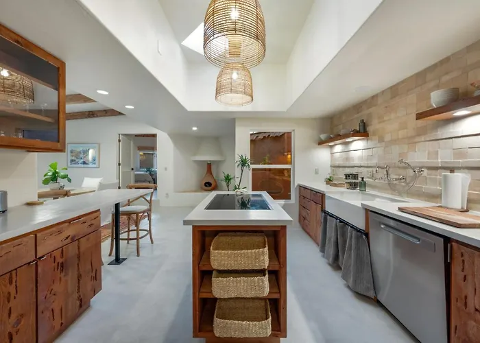 Sam Hughes, 2 Bedroom 1.5 Ba, Completely Remodeled Holiday home