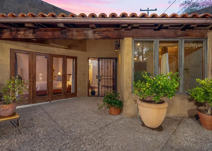 Sam Hughes, 2 Bedroom 1.5 Ba, Completely Remodeled Holiday home