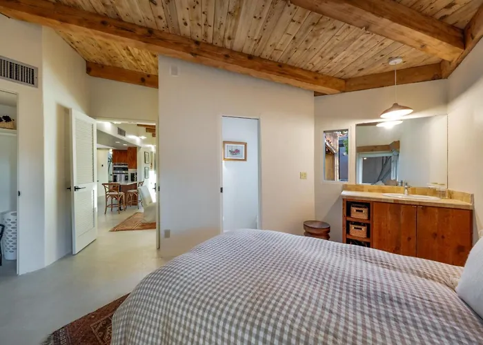 Sam Hughes, 2 Bedroom 1.5 Ba, Completely Remodeled Holiday home *
