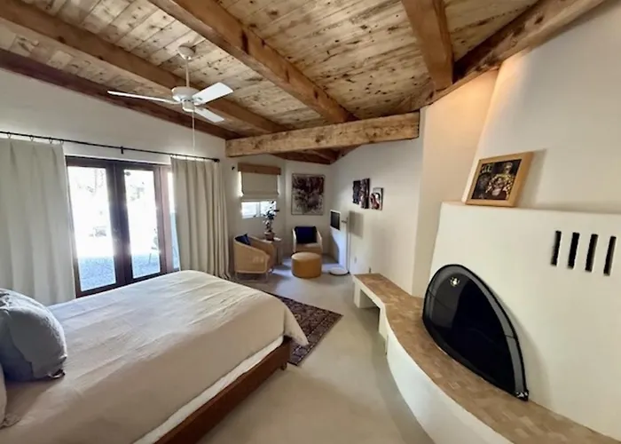 Sam Hughes, 2 Bedroom 1.5 Ba, Completely Remodeled