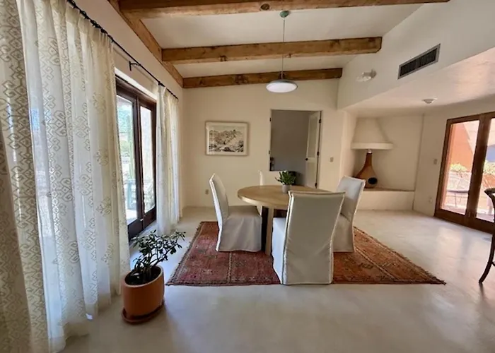 Sam Hughes, 2 Bedroom 1.5 Ba, Completely Remodeled Holiday home Tucson