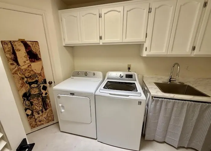 Sam Hughes, 2 Bedroom 1.5 Ba, Completely Remodeled Holiday home